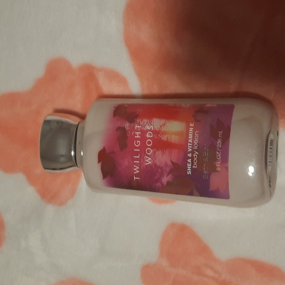 Twilight woods body lotion